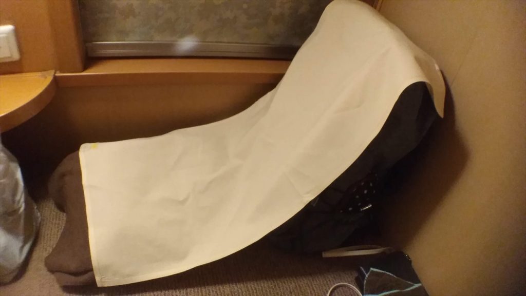ノビノビ座席にあった謎の白い布