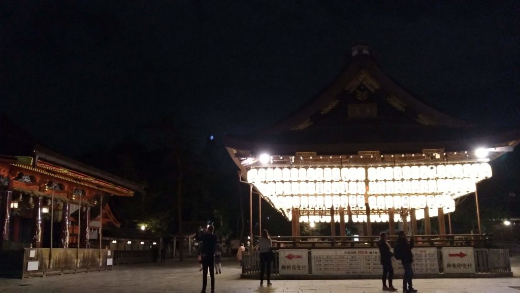 夜の八坂神社